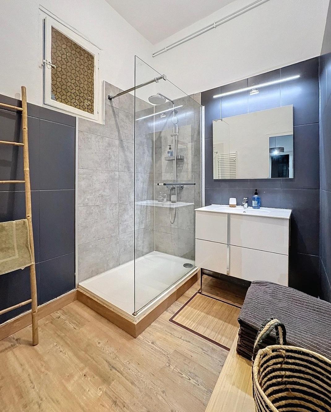 Nouveau - Appartement 100M2 Avec Terrasse A 1 Min De La Place De La Comedie Montpellier Esterno foto