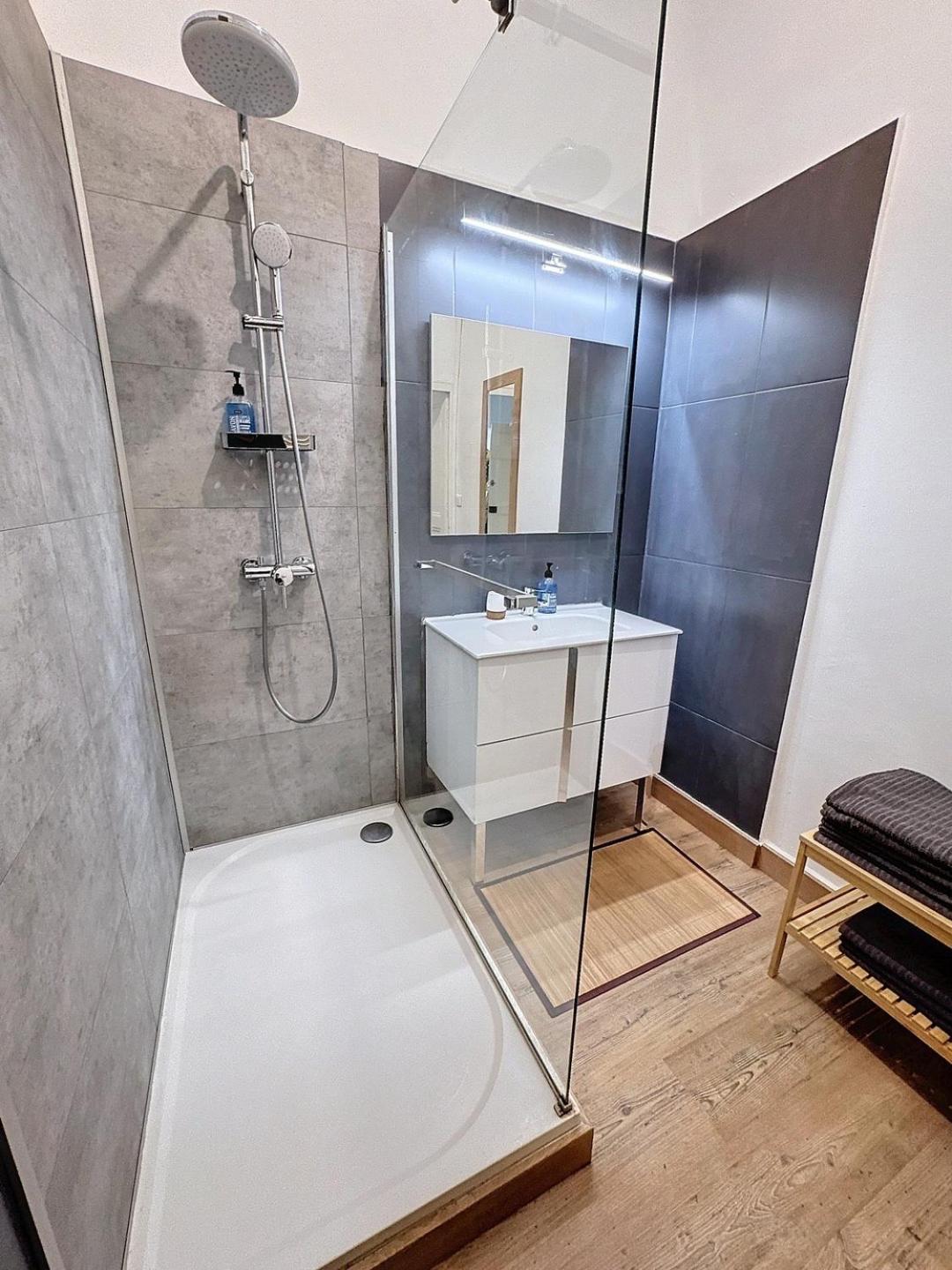 Nouveau - Appartement 100M2 Avec Terrasse A 1 Min De La Place De La Comedie Montpellier Esterno foto